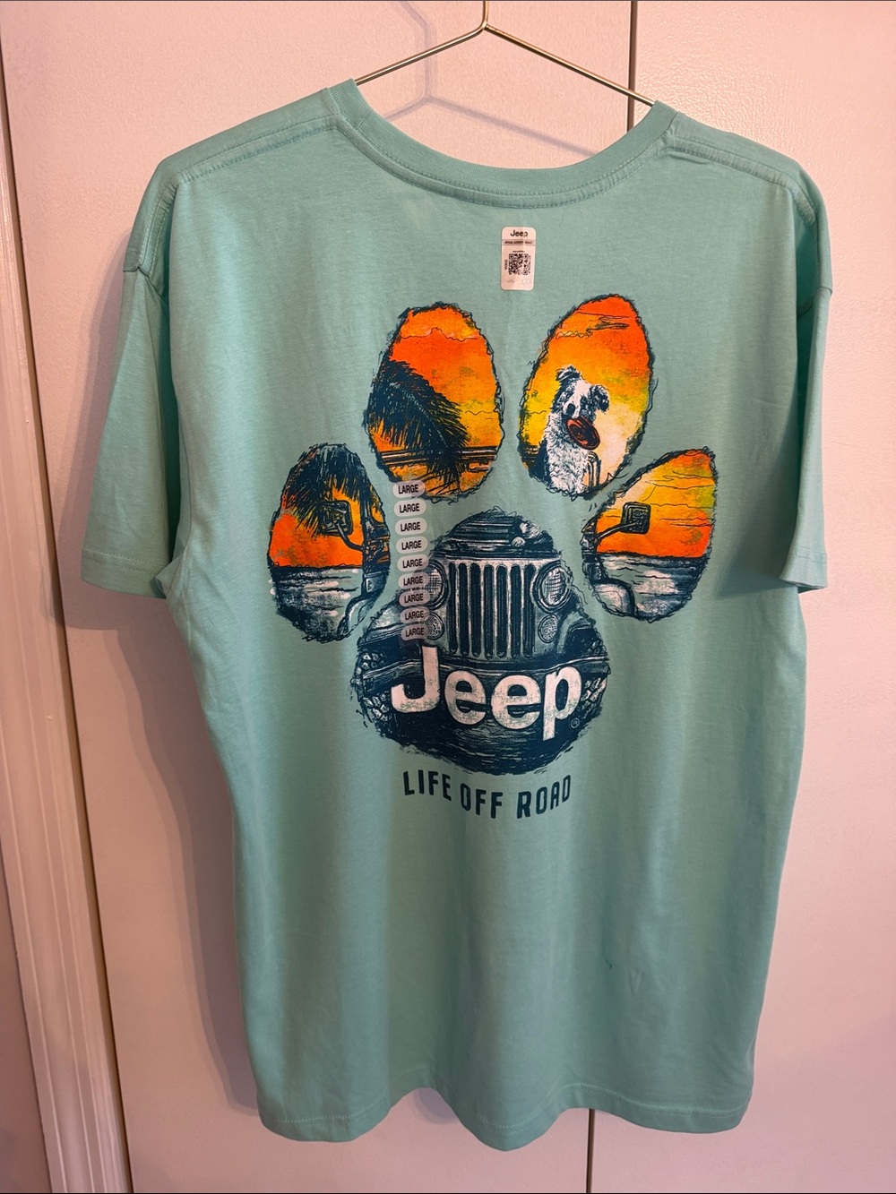 Jeep Women's Short Sleeve Tee in Seafoam with Sunset Paw Graphic